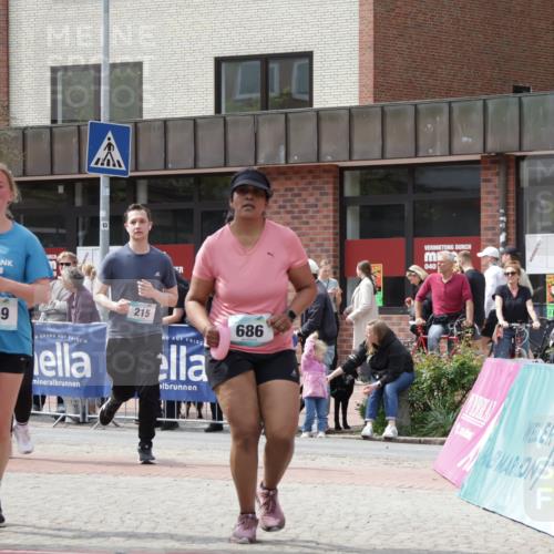 10.05.2026 - 8. Wedeler Halbmarathon Yannick Fuchs http://msf.ph/oto/9736257 10.05.2026 12:00:54 Ziel 159, 215, 216, 491, 686, 946, 1053 meine-sportfotos.de