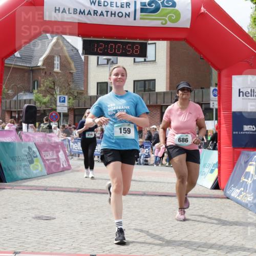 10.05.2026 - 8. Wedeler Halbmarathon Yannick Fuchs http://msf.ph/oto/9736263 10.05.2026 12:00:56 Ziel 159, 215, 216, 491, 686 meine-sportfotos.de