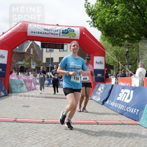 10.05.2026 - 8. Wedeler Halbmarathon Yannick Fuchs http://msf.ph/oto/9736266 10.05.2026 12:00:56 Ziel 159, 215, 216, 491, 686 meine-sportfotos.de