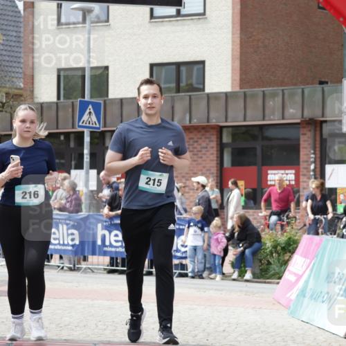 10.05.2026 - 8. Wedeler Halbmarathon Yannick Fuchs http://msf.ph/oto/9736268 10.05.2026 12:00:57 Ziel 159, 215, 216, 491, 686 meine-sportfotos.de