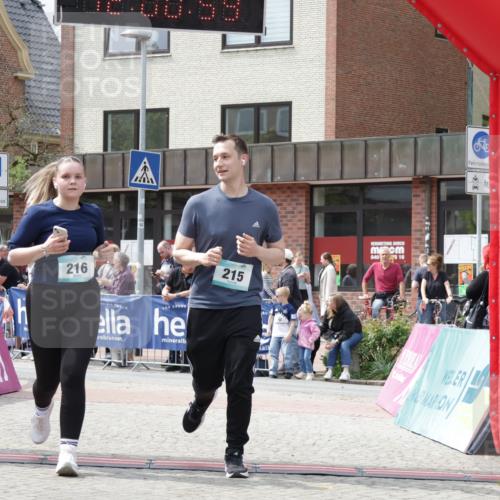 10.05.2026 - 8. Wedeler Halbmarathon Yannick Fuchs http://msf.ph/oto/9736269 10.05.2026 12:00:57 Ziel 159, 215, 216, 491, 686 meine-sportfotos.de