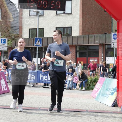 10.05.2026 - 8. Wedeler Halbmarathon Yannick Fuchs http://msf.ph/oto/9736270 10.05.2026 12:00:58 Ziel 159, 215, 216, 686, 994 meine-sportfotos.de