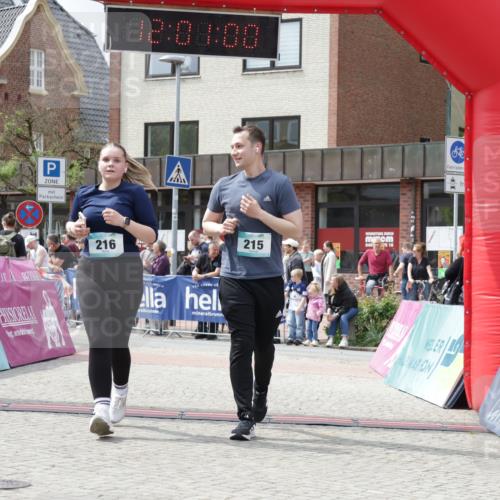 10.05.2026 - 8. Wedeler Halbmarathon Yannick Fuchs http://msf.ph/oto/9736271 10.05.2026 12:00:58 Ziel 159, 215, 216, 686, 994 meine-sportfotos.de