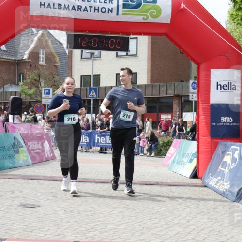 10.05.2026 - 8. Wedeler Halbmarathon Yannick Fuchs http://msf.ph/oto/9736273 10.05.2026 12:00:58 Ziel 159, 215, 216, 686, 994 meine-sportfotos.de