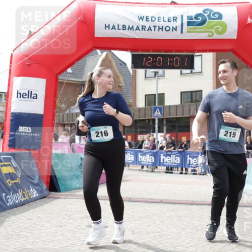10.05.2026 - 8. Wedeler Halbmarathon Yannick Fuchs http://msf.ph/oto/9736276 10.05.2026 12:00:59 Ziel 159, 215, 216, 686, 994 meine-sportfotos.de