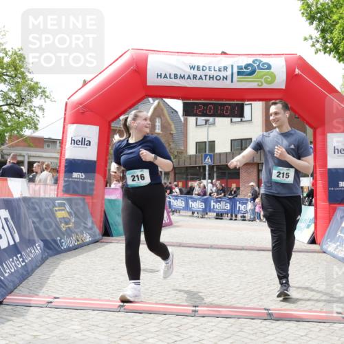 10.05.2026 - 8. Wedeler Halbmarathon Yannick Fuchs http://msf.ph/oto/9736277 10.05.2026 12:00:59 Ziel 159, 215, 216, 686, 994 meine-sportfotos.de