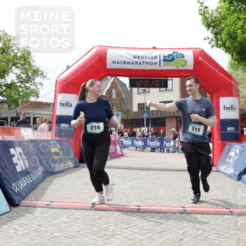 10.05.2026 - 8. Wedeler Halbmarathon Yannick Fuchs http://msf.ph/oto/9736278 10.05.2026 12:00:59 Ziel 159, 215, 216, 686, 994 meine-sportfotos.de