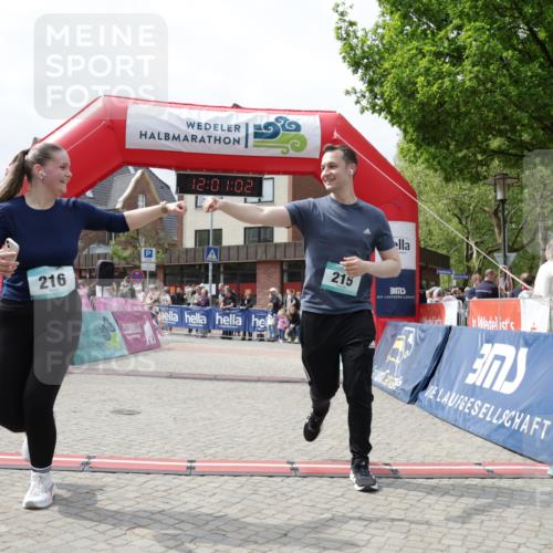 10.05.2026 - 8. Wedeler Halbmarathon Yannick Fuchs http://msf.ph/oto/9736280 10.05.2026 12:01:00 Ziel 159, 215, 216, 686, 994 meine-sportfotos.de