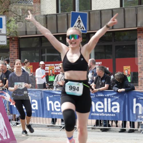 10.05.2026 - 8. Wedeler Halbmarathon Yannick Fuchs http://msf.ph/oto/9736284 10.05.2026 12:01:02 Ziel 215, 216, 525, 994, 995 meine-sportfotos.de