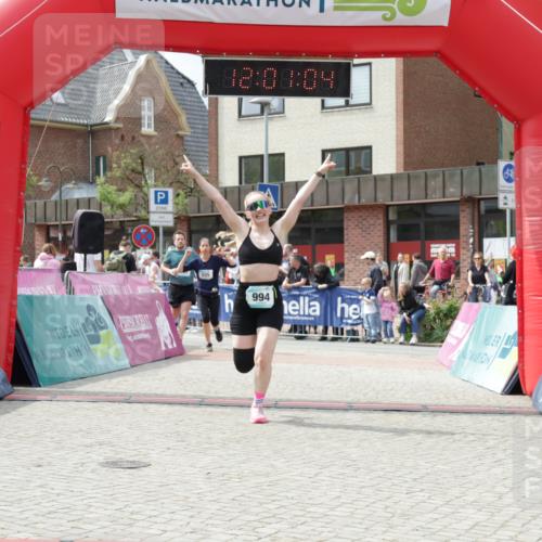 10.05.2026 - 8. Wedeler Halbmarathon Yannick Fuchs http://msf.ph/oto/9736288 10.05.2026 12:01:03 Ziel 215, 216, 525, 994, 995 meine-sportfotos.de