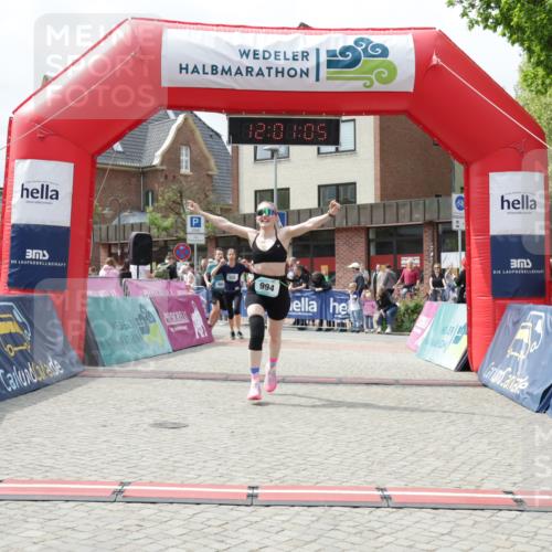 10.05.2026 - 8. Wedeler Halbmarathon Yannick Fuchs http://msf.ph/oto/9736289 10.05.2026 12:01:03 Ziel 215, 216, 525, 994, 995 meine-sportfotos.de