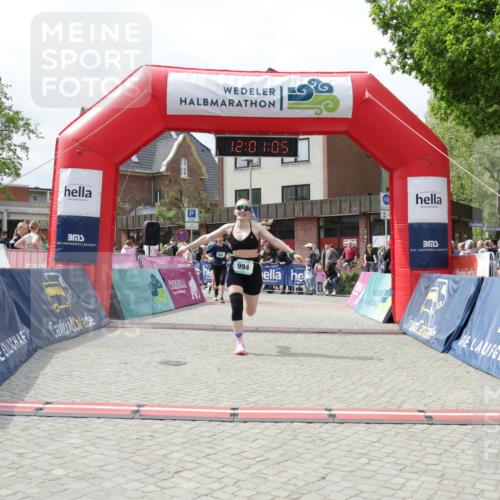 10.05.2026 - 8. Wedeler Halbmarathon Yannick Fuchs http://msf.ph/oto/9736290 10.05.2026 12:01:03 Ziel 215, 216, 525, 994, 995 meine-sportfotos.de