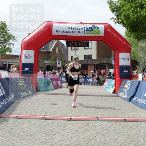 10.05.2026 - 8. Wedeler Halbmarathon Yannick Fuchs http://msf.ph/oto/9736292 10.05.2026 12:01:03 Ziel 215, 216, 525, 994, 995 meine-sportfotos.de