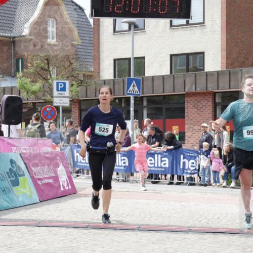 10.05.2026 - 8. Wedeler Halbmarathon Yannick Fuchs http://msf.ph/oto/9736299 10.05.2026 12:01:05 Ziel 525, 544, 994, 995 meine-sportfotos.de