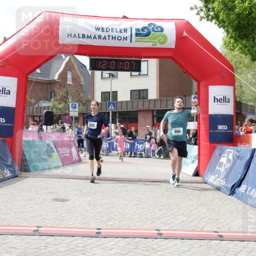10.05.2026 - 8. Wedeler Halbmarathon Yannick Fuchs http://msf.ph/oto/9736301 10.05.2026 12:01:06 Ziel 525, 544, 614, 994, 995 meine-sportfotos.de