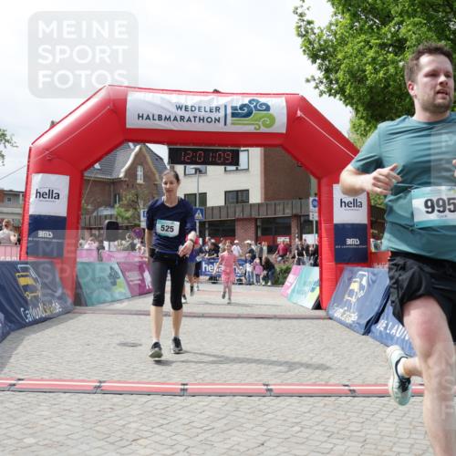 10.05.2026 - 8. Wedeler Halbmarathon Yannick Fuchs http://msf.ph/oto/9736310 10.05.2026 12:01:07 Ziel 525, 544, 614, 994, 995 meine-sportfotos.de