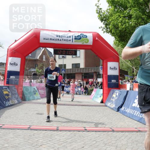 10.05.2026 - 8. Wedeler Halbmarathon Yannick Fuchs http://msf.ph/oto/9736311 10.05.2026 12:01:07 Ziel 525, 544, 614, 994, 995 meine-sportfotos.de