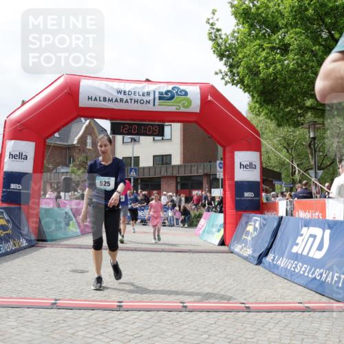 10.05.2026 - 8. Wedeler Halbmarathon Yannick Fuchs http://msf.ph/oto/9736312 10.05.2026 12:01:07 Ziel 525, 544, 614, 994, 995 meine-sportfotos.de