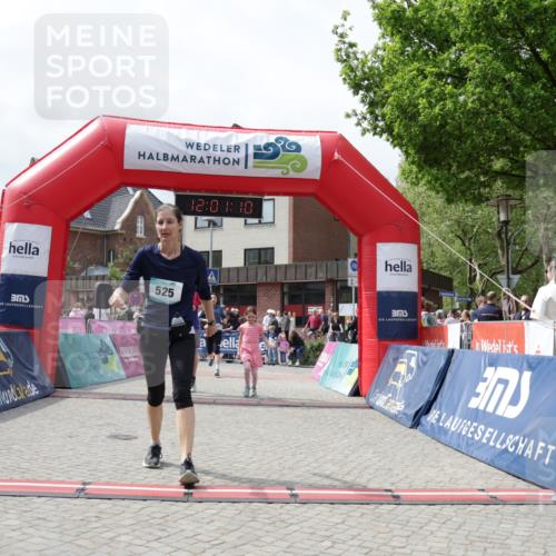 10.05.2026 - 8. Wedeler Halbmarathon Yannick Fuchs http://msf.ph/oto/9736313 10.05.2026 12:01:08 Ziel 525, 544, 614, 994, 995 meine-sportfotos.de