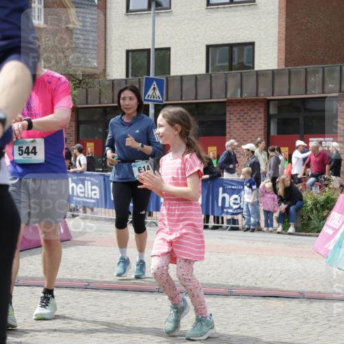 10.05.2026 - 8. Wedeler Halbmarathon Yannick Fuchs http://msf.ph/oto/9736319 10.05.2026 12:01:09 Ziel 525, 544, 614, 995 meine-sportfotos.de