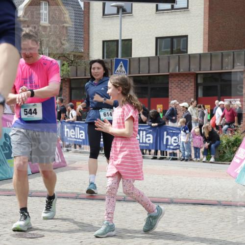 10.05.2026 - 8. Wedeler Halbmarathon Yannick Fuchs http://msf.ph/oto/9736320 10.05.2026 12:01:10 Ziel 525, 544, 614, 995 meine-sportfotos.de