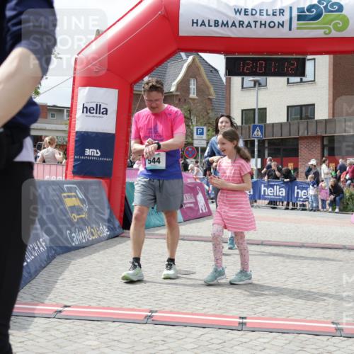 10.05.2026 - 8. Wedeler Halbmarathon Yannick Fuchs http://msf.ph/oto/9736323 10.05.2026 12:01:10 Ziel 525, 544, 614, 995 meine-sportfotos.de