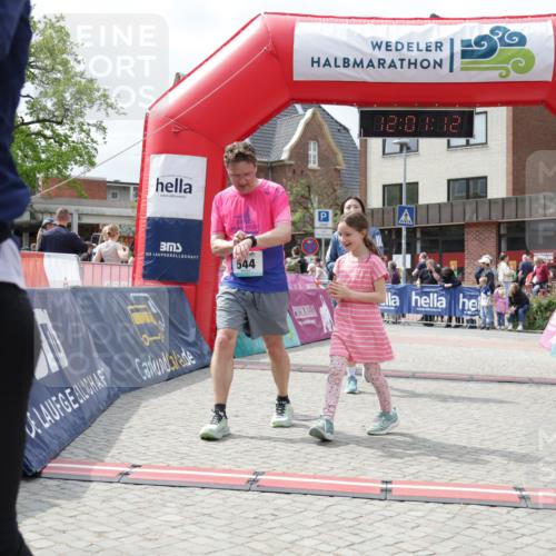 10.05.2026 - 8. Wedeler Halbmarathon Yannick Fuchs http://msf.ph/oto/9736324 10.05.2026 12:01:11 Ziel 227, 525, 544, 614, 995 meine-sportfotos.de