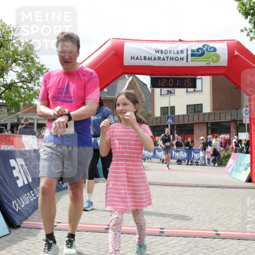 10.05.2026 - 8. Wedeler Halbmarathon Yannick Fuchs http://msf.ph/oto/9736331 10.05.2026 12:01:13 Ziel 227, 544, 614 meine-sportfotos.de
