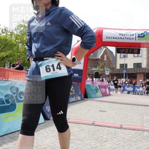 10.05.2026 - 8. Wedeler Halbmarathon Yannick Fuchs http://msf.ph/oto/9736332 10.05.2026 12:01:16 Ziel 6, 219, 227, 614 meine-sportfotos.de