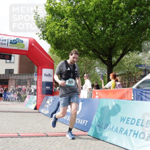 10.05.2026 - 8. Wedeler Halbmarathon Yannick Fuchs http://msf.ph/oto/9736334 10.05.2026 12:01:17 Ziel 6, 219, 227 meine-sportfotos.de