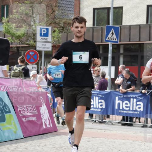 10.05.2026 - 8. Wedeler Halbmarathon Yannick Fuchs http://msf.ph/oto/9736336 10.05.2026 12:01:18 Ziel 6, 219, 227, 717 meine-sportfotos.de