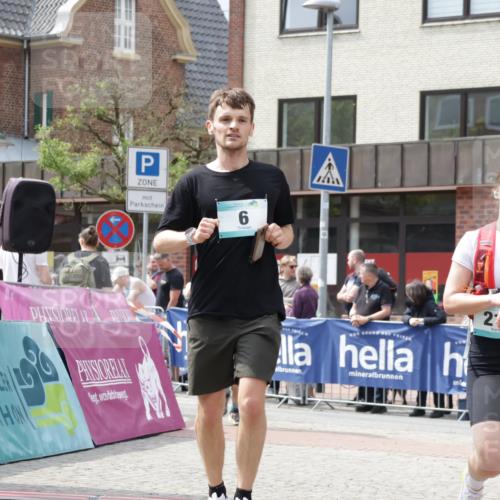 10.05.2026 - 8. Wedeler Halbmarathon Yannick Fuchs http://msf.ph/oto/9736338 10.05.2026 12:01:19 Ziel 6, 219, 227, 717 meine-sportfotos.de