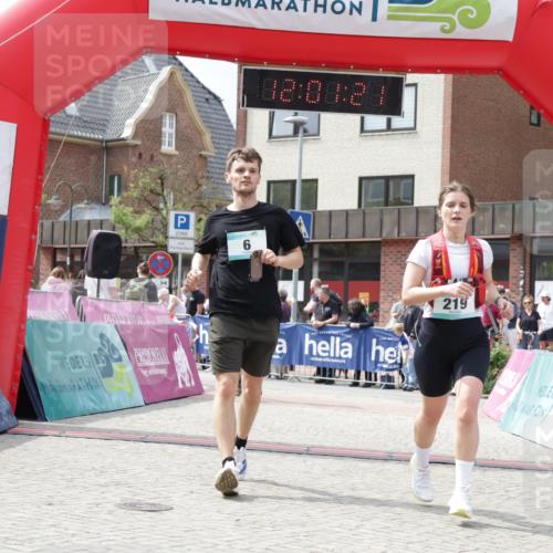 10.05.2026 - 8. Wedeler Halbmarathon Yannick Fuchs http://msf.ph/oto/9736341 10.05.2026 12:01:19 Ziel 6, 219, 227, 717 meine-sportfotos.de