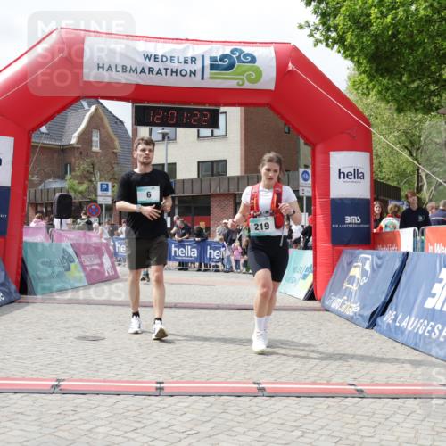 10.05.2026 - 8. Wedeler Halbmarathon Yannick Fuchs http://msf.ph/oto/9736343 10.05.2026 12:01:20 Ziel 6, 219, 227, 717 meine-sportfotos.de
