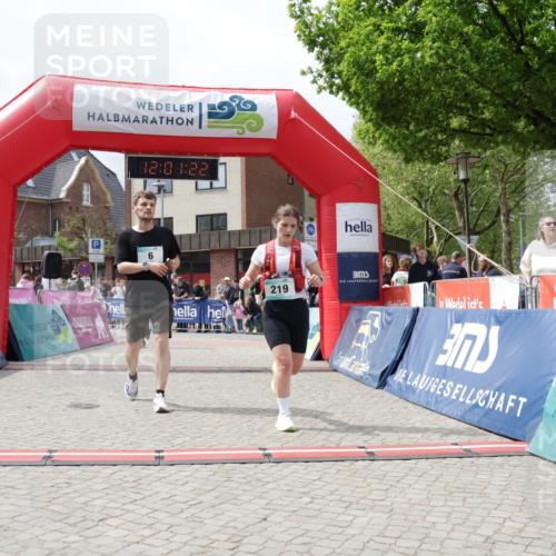 10.05.2026 - 8. Wedeler Halbmarathon Yannick Fuchs http://msf.ph/oto/9736344 10.05.2026 12:01:20 Ziel 6, 219, 227, 717 meine-sportfotos.de