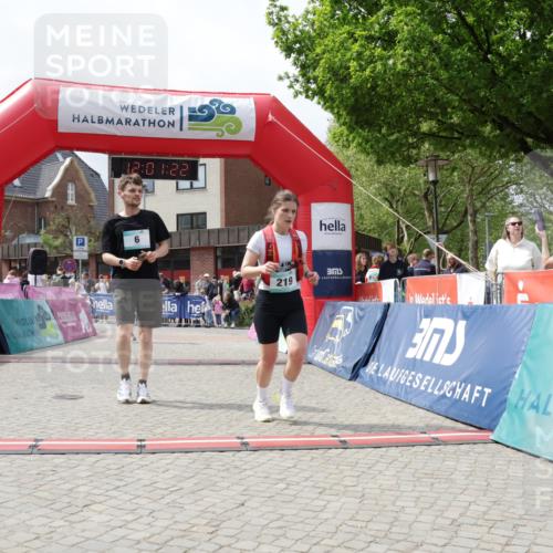 10.05.2026 - 8. Wedeler Halbmarathon Yannick Fuchs http://msf.ph/oto/9736345 10.05.2026 12:01:20 Ziel 6, 219, 227, 717 meine-sportfotos.de
