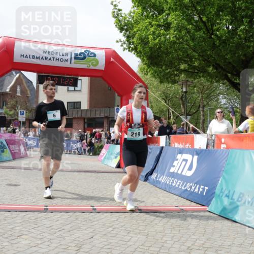 10.05.2026 - 8. Wedeler Halbmarathon Yannick Fuchs http://msf.ph/oto/9736347 10.05.2026 12:01:20 Ziel 6, 219, 227, 717 meine-sportfotos.de