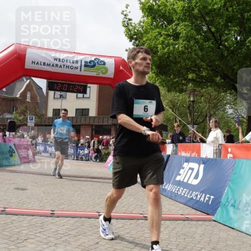 10.05.2026 - 8. Wedeler Halbmarathon Yannick Fuchs http://msf.ph/oto/9736348 10.05.2026 12:01:22 Ziel 6, 212, 219, 717 meine-sportfotos.de