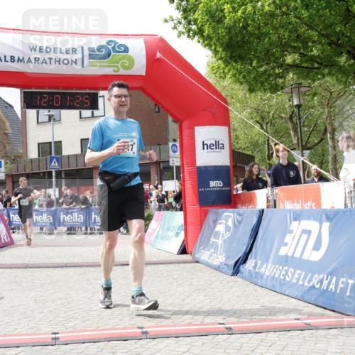 10.05.2026 - 8. Wedeler Halbmarathon Yannick Fuchs http://msf.ph/oto/9736350 10.05.2026 12:01:23 Ziel 6, 212, 219, 717 meine-sportfotos.de
