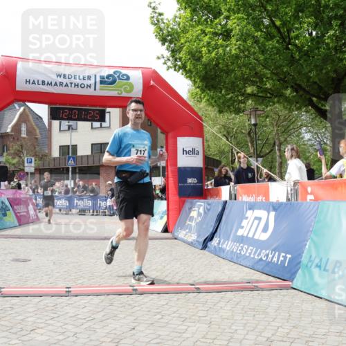 10.05.2026 - 8. Wedeler Halbmarathon Yannick Fuchs http://msf.ph/oto/9736351 10.05.2026 12:01:23 Ziel 6, 212, 219, 717 meine-sportfotos.de