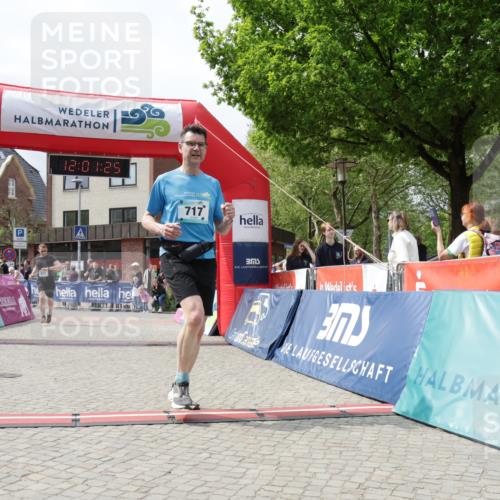 10.05.2026 - 8. Wedeler Halbmarathon Yannick Fuchs http://msf.ph/oto/9736352 10.05.2026 12:01:23 Ziel 6, 212, 219, 717 meine-sportfotos.de