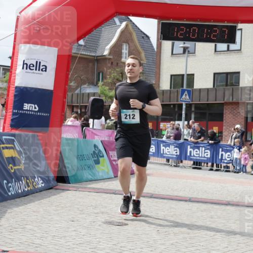 10.05.2026 - 8. Wedeler Halbmarathon Yannick Fuchs http://msf.ph/oto/9736358 10.05.2026 12:01:25 Ziel 6, 212, 219, 717 meine-sportfotos.de