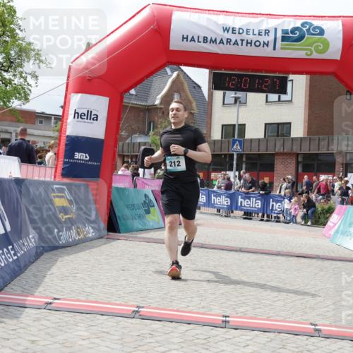 10.05.2026 - 8. Wedeler Halbmarathon Yannick Fuchs http://msf.ph/oto/9736359 10.05.2026 12:01:26 Ziel 212, 441, 717 meine-sportfotos.de