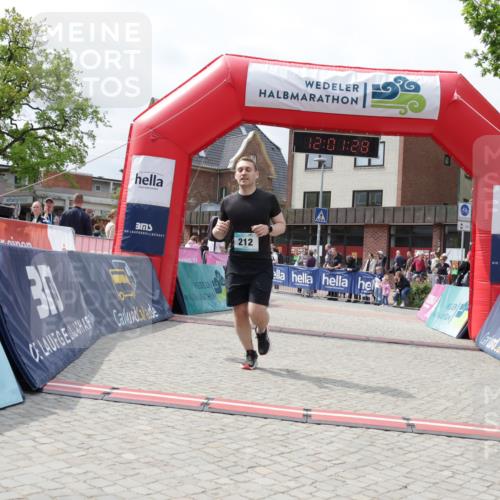 10.05.2026 - 8. Wedeler Halbmarathon Yannick Fuchs http://msf.ph/oto/9736360 10.05.2026 12:01:26 Ziel 212, 441, 717 meine-sportfotos.de