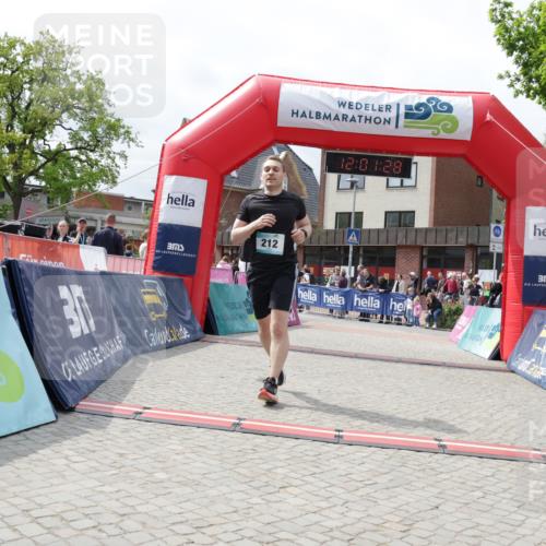 10.05.2026 - 8. Wedeler Halbmarathon Yannick Fuchs http://msf.ph/oto/9736361 10.05.2026 12:01:26 Ziel 212, 441, 717 meine-sportfotos.de