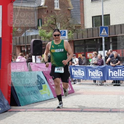 10.05.2026 - 8. Wedeler Halbmarathon Yannick Fuchs http://msf.ph/oto/9736364 10.05.2026 12:01:30 Ziel 212, 441 meine-sportfotos.de