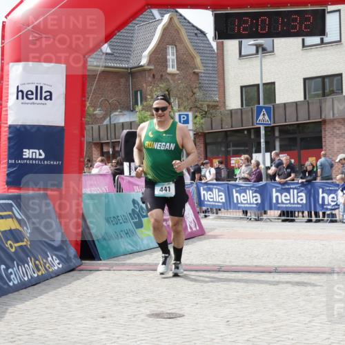 10.05.2026 - 8. Wedeler Halbmarathon Yannick Fuchs http://msf.ph/oto/9736367 10.05.2026 12:01:30 Ziel 212, 441 meine-sportfotos.de