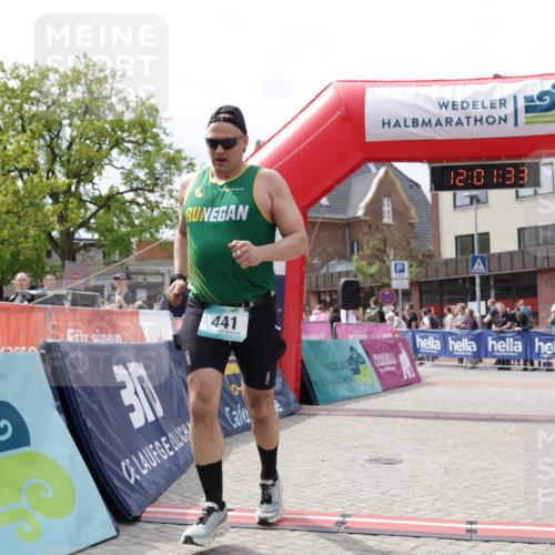 10.05.2026 - 8. Wedeler Halbmarathon Yannick Fuchs http://msf.ph/oto/9736372 10.05.2026 12:01:31 Ziel 212, 441 meine-sportfotos.de