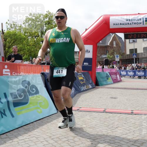 10.05.2026 - 8. Wedeler Halbmarathon Yannick Fuchs http://msf.ph/oto/9736374 10.05.2026 12:01:32 Ziel 441 meine-sportfotos.de