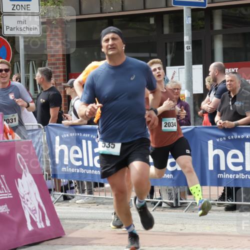10.05.2026 - 8. Wedeler Halbmarathon Yannick Fuchs http://msf.ph/oto/9736376 10.05.2026 12:01:37 Ziel 462, 535, 2031, 2034 meine-sportfotos.de